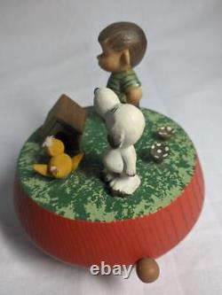 70's henri music box linus snoopy wood carving vintage