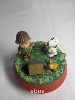 70's henri music box linus snoopy wood carving vintage