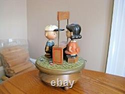 ANRI Italy Peanuts Charlie Brown & Lucy PSYCHIATRIC HELP Large 8 1/2 Music Box