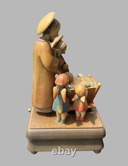 Anri Holy Night Nativity Family Nativity Music Box #956/1850 Signed E. Mussner
