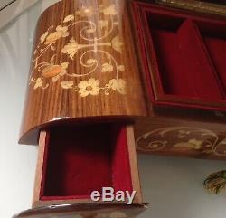 Beautiful Wooden inlay Musical Jewellery box, Gppe Gatgiulo Sorrento Italy