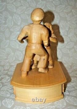 Collectible 10.5 Jahre West German 4-Song Music Box with Carved Wood Dancers #750
