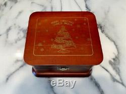 Danbury Mint Merry Christmas Charlie Brown Music Box. In Mint Condition