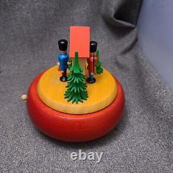 ERZGEBIRGE Christmas Music Box Toy Soldiers Carved Wood Glaesser Germany Vintage