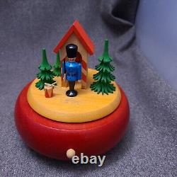 ERZGEBIRGE Christmas Music Box Toy Soldiers Carved Wood Glaesser Germany Vintage