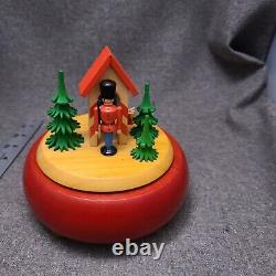 ERZGEBIRGE Christmas Music Box Toy Soldiers Carved Wood Glaesser Germany Vintage