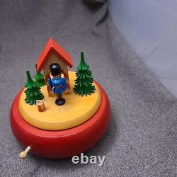 ERZGEBIRGE Christmas Music Box Toy Soldiers Carved Wood Glaesser Germany Vintage