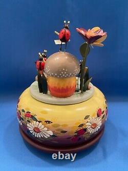 ERZGEBIRGE LADY BUGS Music Box Carved Wood REUGE/ROMANCE KWO Germany