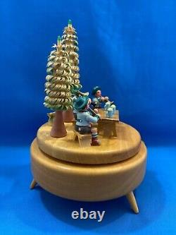 ERZGEBIRGE Music Box Oktoberfest Musicians Carved Wood REUGE Germany Vintage