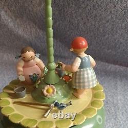 ERZGEBIRGE Wendt Kuhn Music Box Girls at the flowerbed Wood Germany TESTED
