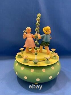 ERZGEBIRGE Wendt Kuhn THORENS Music Box Dancing Couple Carved Wood Germany vtg