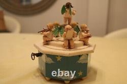 Erzgebirge Wooden Music Box Dolkskunst Vintage German Hand Made & Hand Painted