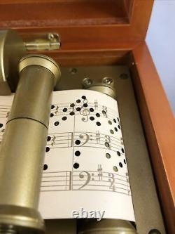 Gold Label Music In Motion Hand Crafted Wood Music Box 15 Christmas Carols