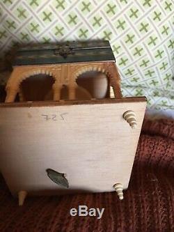 Israeli Jewish Inlaid Wood Hinged Music Box Rare Fountain & Beasts Under Canopy