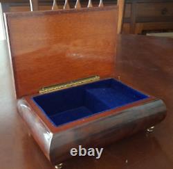 MUSIC BOX. LIMITED EDITION. LACQUERED WOOD RECO MUSIC BOX COLLECTION c1987