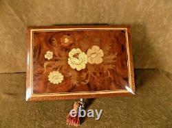 Nottuurno Intarsio Inlaid Wood Music Box With Key