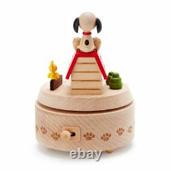 PEANUTS Snoopy wooden music box kennel Manual music box song The Entertainer