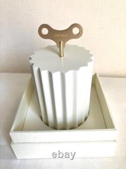 PRADA Music Box White Wooden O Christmas Tree O Tannenbaum 16 x 10 cm USED/MINT