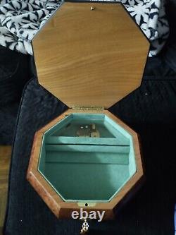 Peterzo Giovanni San Francisco Music Box Co. Octagon inlaid Wood Sorento Italy