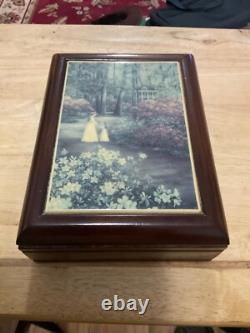 RARE Vintage Glynda Turley Hand In Hand Musical Jewellery Box(Plays Memory Cats)