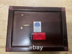 RARE Vintage Glynda Turley Hand In Hand Musical Jewellery Box(Plays Memory Cats)