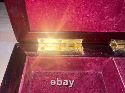 RARE Vintage Glynda Turley Hand In Hand Musical Jewellery Box(Plays Memory Cats)