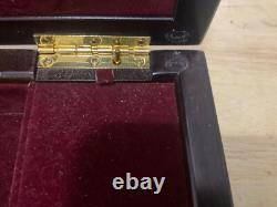 RARE Vintage Glynda Turley Hand In Hand Musical Jewellery Box(Plays Memory Cats)