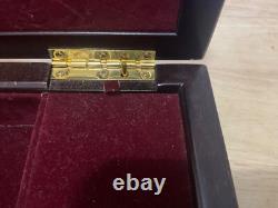 RARE Vintage Glynda Turley Hand In Hand Musical Jewellery Box(Plays Memory Cats)