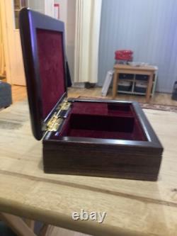 RARE Vintage Glynda Turley Hand In Hand Musical Jewellery Box(Plays Memory Cats)