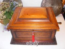 Rare Antique Disc Playing Mahogany Music Box By Regina Plus 25-15.1/2 Discs