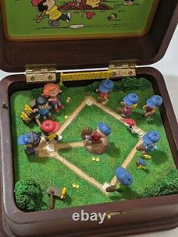 Rare Danbury Mint Play Ball, Charlie Brown Music Box