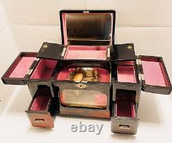 Rare vintage wind up beautiful Carriage jewelry box