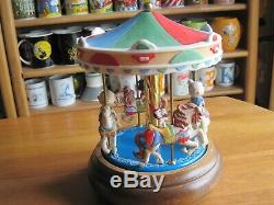 Snoopy / Peanuts Music Box Carousel Ceramic & Wood 7 Round Willitts Vintage