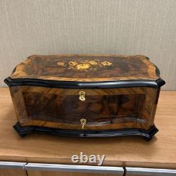 Stunning Reuge Music Box 72-note 15-tune movement Walnut burl