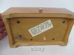 Thorens 4-Song Music Box Blaue Donau Walzer Faust Santa Lucia Geschichten Wood