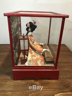 VINTAGE JAPANESE GEISHA DOLL WITH MUSIC BOX & WOOD/GLASS CASE 1950s