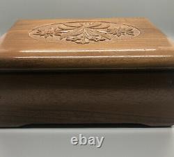 Vintage 9 Cuendet Swiss inlaid music box, walnut Switzerland Wood