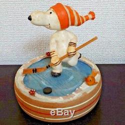Vintage ANRI Snoopy PEANUTS Musicbox 1971 ice hockey wood carving Rare