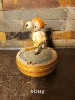 Vintage ANRI Snoopy PEANUTS Musicbox 1971 ice hockey wood carving Rare WORKS