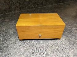 Vintage Collectible Thorens Swiss Music Box Six Christmas Tunes