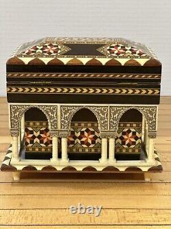 Vintage Inlaid Marquetry Wood Jewelry Box Swiss Reuge Company Music Doesn't Work