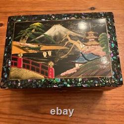 Vintage Landscape Painting Makie x Sculpture High-Quality 2-Tier Wood Music Box