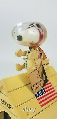 Vintage Snoopy Astronaut Wooden Doghouse 1969 Schmid Music Box WORKING With TAGS