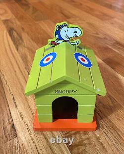 Vintage Snoopy Doghouse Music Box United Features Syndicate 1973