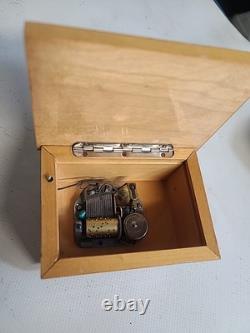 Vintage Swiss REUGE music Box You Light Up My Life Wood Inlay Great Condition