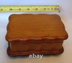 Vintage THORENS Wood MUSIC BOX LARA'S THEME and EDELWEISS Switzerland