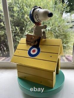 Vintage United Feature Syndicate 1968 Snoopy Red Baron Music Box Japan Made Wood