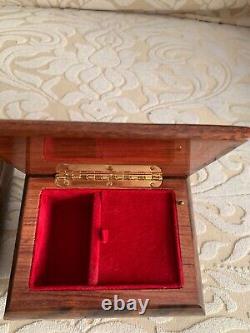 Vintage inlayed wood Sorrento Italy Jewelry Box &music box Plays landolf luigi