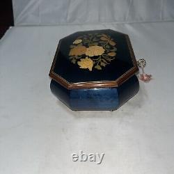 Vtg Inlaid Wood Lacquered Italian Music Box with Brass key lock. Works Great