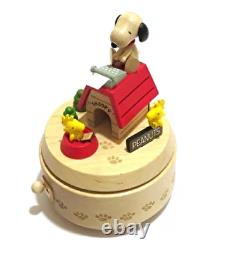 Wooderful Life Snoopy Peanut Kennel Music Box Music The Entertainer